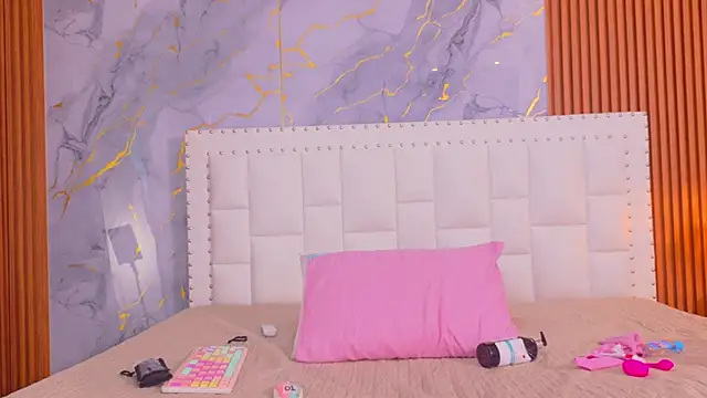 Snapshot of naughty_ebonyy chatting on 12/14/25, 07:30 naughty ebonyy online show from 12/14/25, 07:30