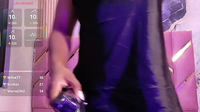 Snapshot of naughty_ebonyy chatting on 11/15/25, 02:59 naughty ebonyy online show from 11/15/25, 02:59