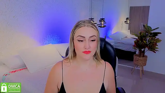 Snapshot of ELA_PS chatting on 09/23/25, 12:01 ELA PS online show from 09/23/25, 12:01