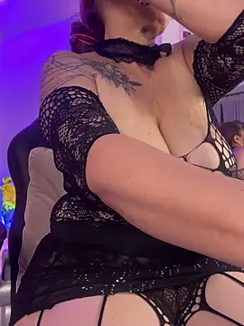 Snapshot of lonely_shewolf chatting on 02/19/25, 10:31 lonely shewolf online show from 02/19/25, 10:31