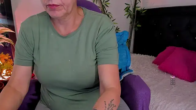 lonely shewolf online show from 02/12/26, 03:45