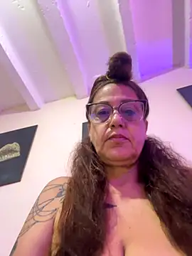 lonely shewolf online show from 10/27/25, 01:01