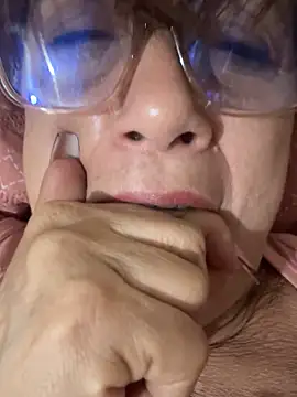 lonely shewolf online show from 10/25/25, 03:28