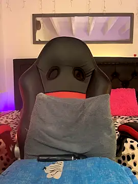 lonely shewolf online show from 11/26/25, 04:07