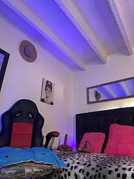 lonely shewolf online show from 11/19/25, 07:36