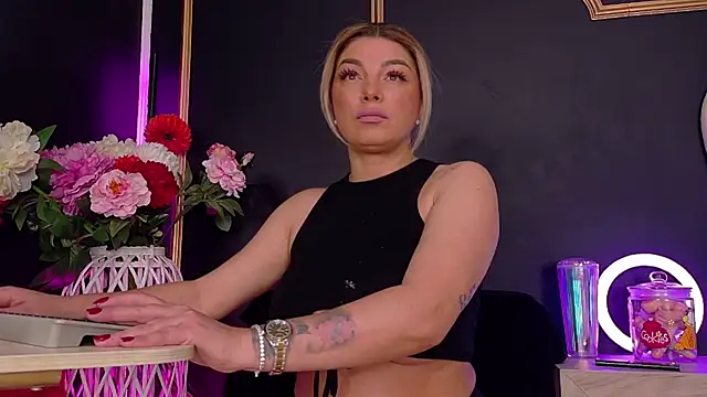 Snapshot of DeeaDiamondd chatting on 01/14/26, 07:39 DeeaDiamondd online show from 01/14/26, 07:39