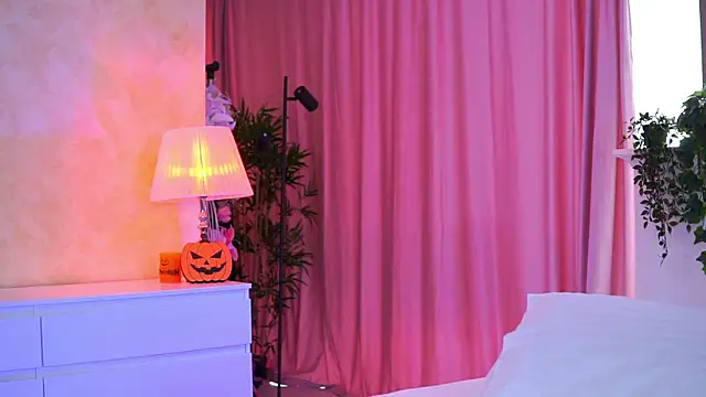 ArtTeasee online show from 11/07/25, 10:31