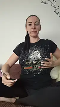 Snapshot of milflovelyxxx chatting on 06/04/26, 05:01 milflovelyxxx online show from 06/04/26, 05:01