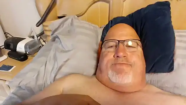 Snapshot of Bigbear0563 chatting on 05/19/26, 06:04 Bigbear0563 online show from 05/19/26, 06:04