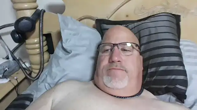 Bigbear0563 online show from 10/27/25, 05:52