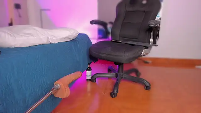 Snapshot of Emmily_Savage chatting on 01/31/26, 07:12 Emmily Savage online show from 01/31/26, 07:12