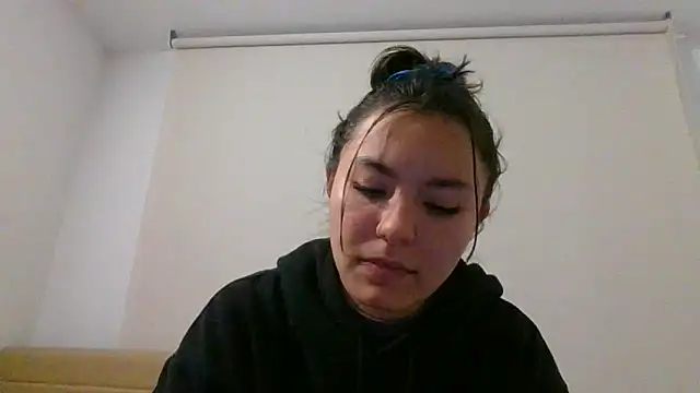 Snapshot of _andygirl chatting on 05/05/26, 12:24 andygirl online show from 05/05/26, 12:24