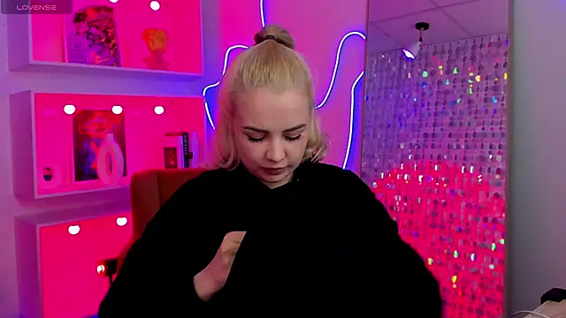 StephanieSweety online show from 05/30/26, 06:53