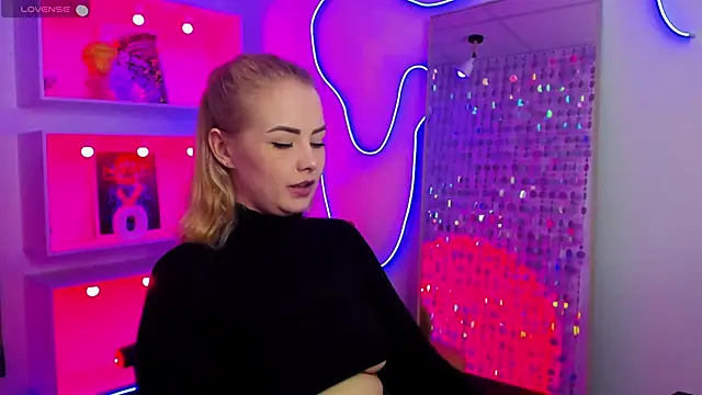 StephanieSweety online show from 04/18/26, 07:07