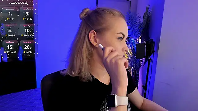 StephanieSweety online show from 03/18/26, 05:36