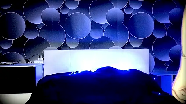 StephanieSweety online show from 10/31/25, 11:18