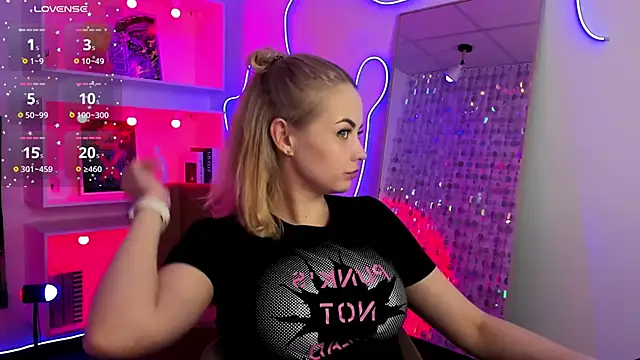 StephanieSweety online show from 03/20/26, 05:47