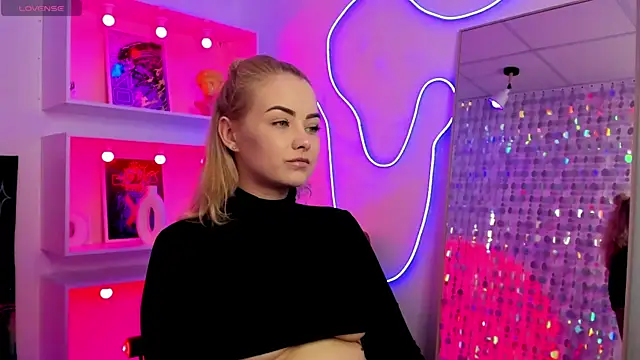StephanieSweety online show from 05/10/26, 06:54