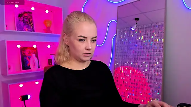 StephanieSweety online show from 05/24/26, 06:52