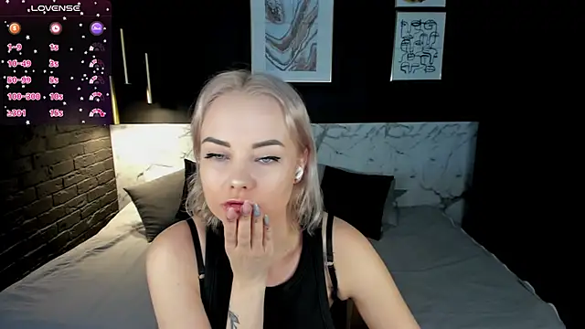 StephanieSweety online show from 01/31/25, 08:43