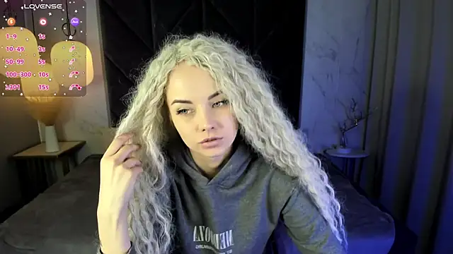 StephanieSweety online show from 03/17/25, 01:50