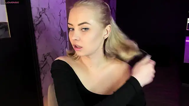 StephanieSweety online show from 04/15/26, 08:20