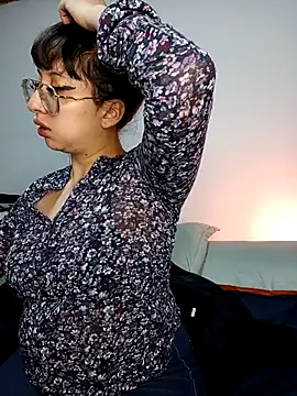 Snapshot of Piafisher1 chatting on 11/08/25, 01:20 Piafisher1 online show from 11/08/25, 01:20