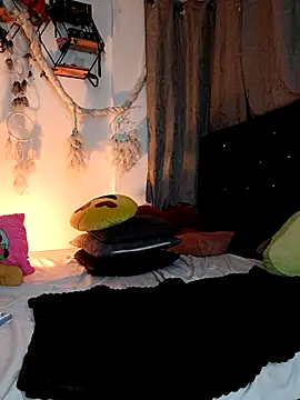 Snapshot of Piafisher1 chatting on 10/25/25, 01:16 Piafisher1 online show from 10/25/25, 01:16