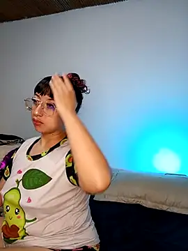 Snapshot of Piafisher1 chatting on 11/07/25, 01:10 Piafisher1 online show from 11/07/25, 01:10