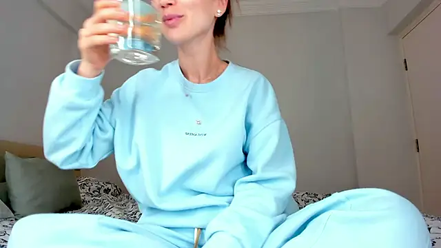 Miya Nika online show from 01/31/25, 02:04