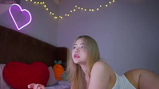 laybunny1 online show from 10/29/25, 09:47