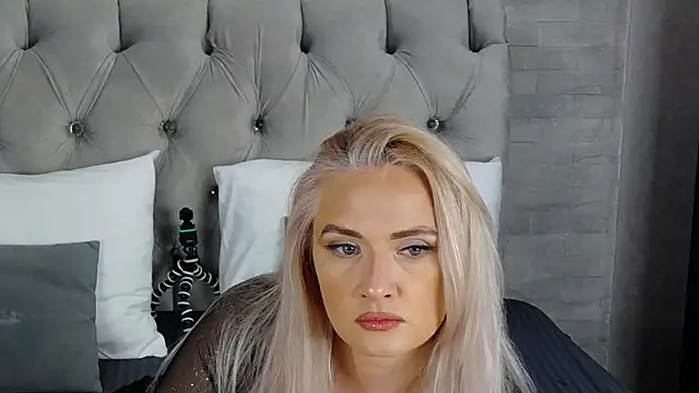 Snapshot of IsabellaDeRosa chatting on 09/28/25, 10:55 IsabellaDeRosa online show from 09/28/25, 10:55