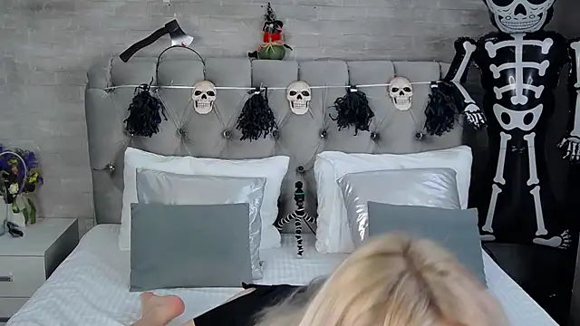 IsabellaDeRosa online show from 10/29/25, 08:57