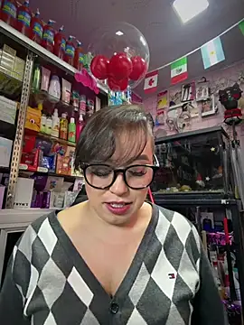 Snapshot of TamySweetness chatting on 06/20/26, 01:38 TamySweetness online show from 06/20/26, 01:38