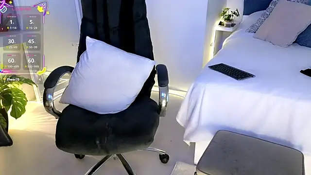 missmiamore online show from 10/20/25, 01:33