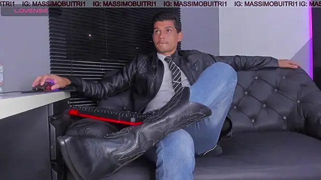 Snapshot of massimo_g chatting on 04/22/26, 01:45 massimo g online show from 04/22/26, 01:45
