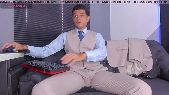 Snapshot of massimo_g chatting on 05/08/26, 12:53 massimo g online show from 05/08/26, 12:53