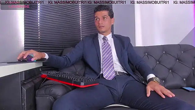 Snapshot of massimo_g chatting on 07/08/26, 01:01 massimo g online show from 07/08/26, 01:01