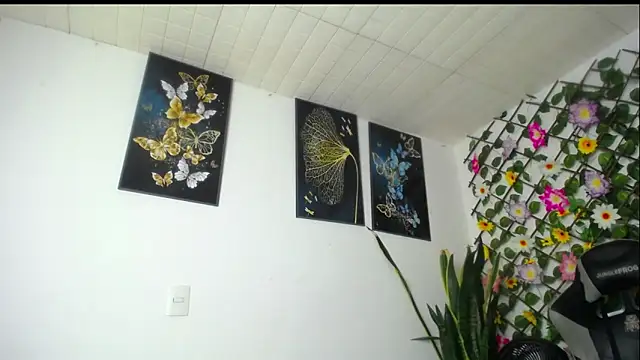 luzcastillo07 online show from 10/21/25, 05:51