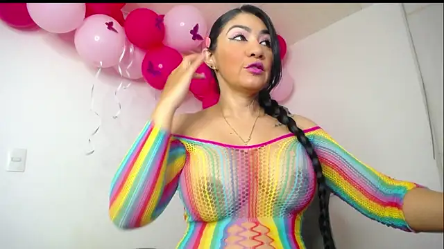 Snapshot of luzcastillo07 chatting on 09/12/25, 05:07 luzcastillo07 online show from 09/12/25, 05:07
