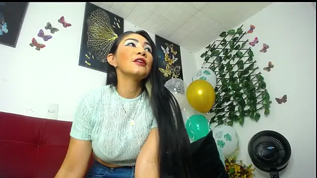 Snapshot of luzcastillo07 chatting on 03/22/25, 04:35 luzcastillo07 online show from 03/22/25, 04:35