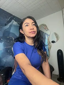 Snapshot of luzcastillo07 chatting on 05/25/26, 02:11 luzcastillo07 online show from 05/25/26, 02:11
