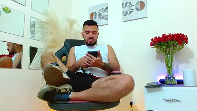 Snapshot of mathew_vidal1 chatting on 10/10/25, 10:21 mathew vidal1 online show from 10/10/25, 10:21