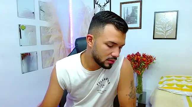 Snapshot of mathew_vidal1 chatting on 02/07/25, 01:04 mathew vidal1 online show from 02/07/25, 01:04