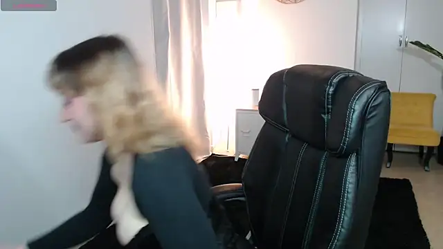 Crystal-dreamt online show from 04/02/26, 09:16