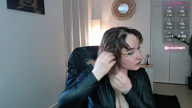 Crystal-dreamt online show from 04/19/26, 08:37