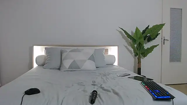 Crystal-dreamt online show from 03/22/25, 05:31