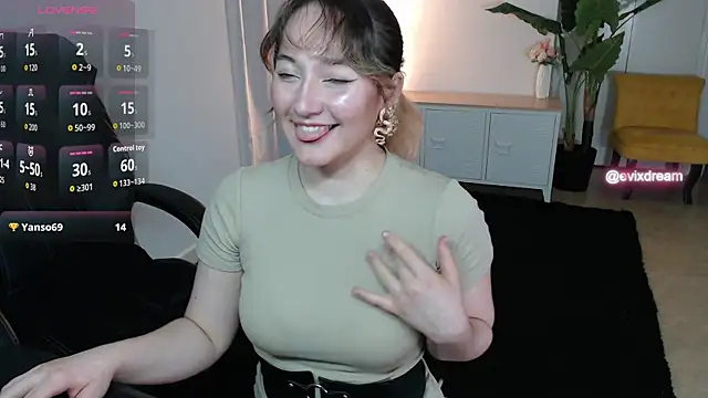 Crystal-dreamt online show from 05/19/26, 02:02