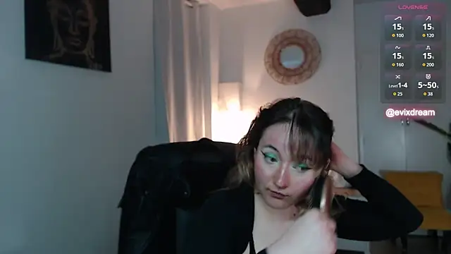 Crystal-dreamt online show from 04/17/26, 12:19