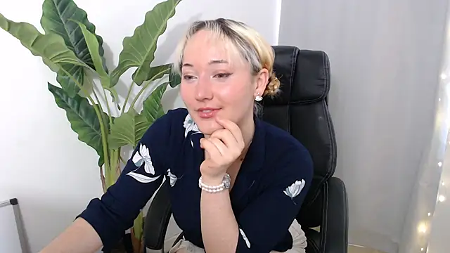 Crystal-dreamt online show from 09/10/25, 10:36